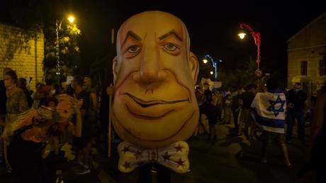 Трамп назвал суд над Нетаньяху "охотой на ведьм" и потребовал его прекратить