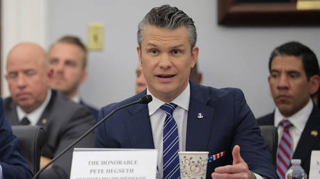 Администрация Трампа сокращает военную помощь Украине, делая ставку на мирное урегулирование