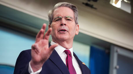 Китай сохраняет курс на российскую нефть вопреки санкционным угрозам США