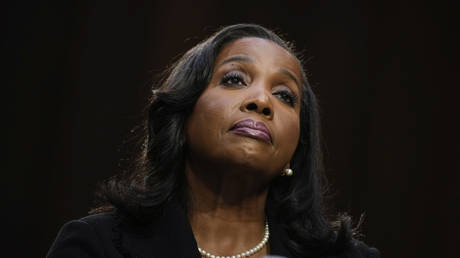 Трамп против ФРС: Президент США пытается уволить Лизу Кук из-за обвинений в ипотечном мошенничестве