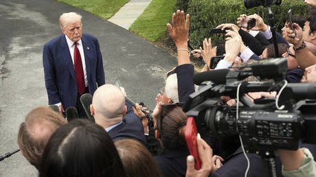 Трамп ответил на ядерную риторику Медведева развертыванием подлодок: эскалация словесной дуэли