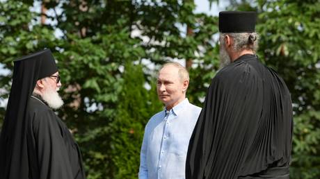 Путин: Россия готова ожидать мирных решений Украины, но призывает к стратегическому урегулированию