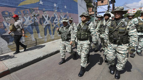 Венесуэла усиливает военное присутствие на побережье после прибытия кораблей США в Карибское море