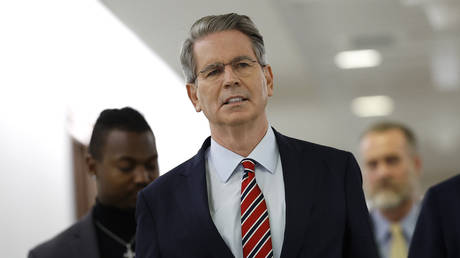 Скандал на ужине у Трампа: глава Минфина угрожал избить чиновника из-за Фанни Мэй