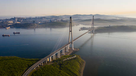 Молодые дипломаты АТР обсудили многополярный мир и наследие Победы на форуме во Владивостоке