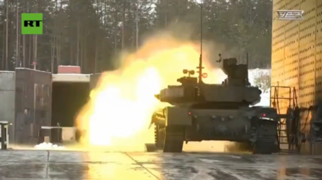 Модернизированный Т-90МС с защитой от дронов: танк с выставки в ОАЭ перекрасили и отправили на фронт