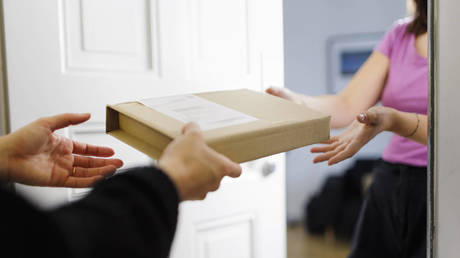 Санкции на сувениры: фермер в Германии под угрозой тюрьмы за посылку из России