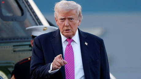 Трамп подал иск на $15 млрд к The New York Times, обвиняя газету в многолетней лжи и поддержке демократов