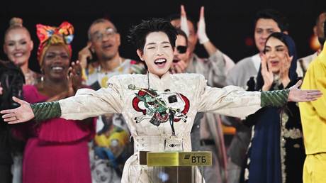 Вьетнамский певец Дык Фук победил на конкурсе «Интервидение» в Москве