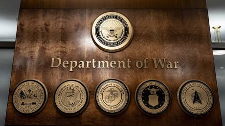 Трамп и Хэгсэт проводят беспрецедентный сбор генералов на базе в Квантико