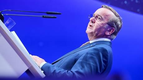 Берлин и Париж обвиняют Россию в «преследовании» спутников