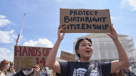 Администрация Трампа в Верховном суде: Битва за гражданство по праву рождения