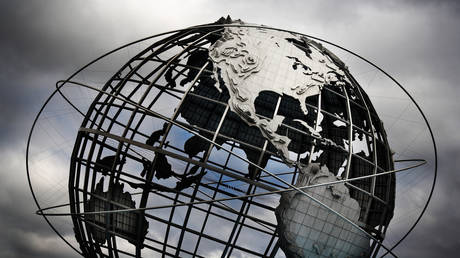 Хрупкий хаос: почему мир не рушится, даже потеряв опору