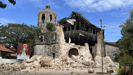 Сильное Землетрясение на Филиппинах: Последствия и Спасательные Работы