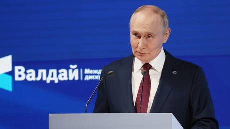 Путин назвал «немыслимым» нападение России на НАТО и призвал Запад «расслабиться»