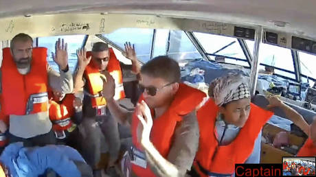 ЮАР требует освобождения активистов флотилии помощи для Газы, задержанных Израилем