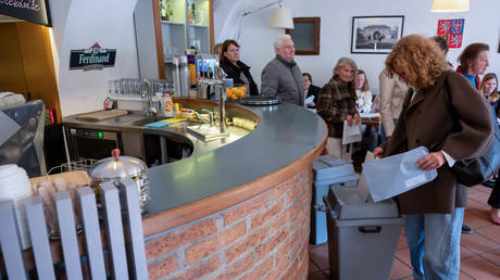 «Чешский Трамп» одерживает победу на выборах, суля сдвиг в поддержке Украины