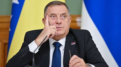 Додик: Евросоюз, раздираемый кризисами, ищет спасения в милитаризации и русофобии