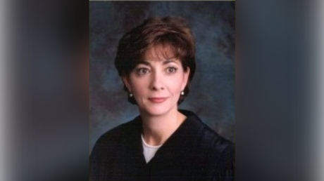 Судью, заблокировавшую запрос Трампа, могли попытаться убить: особняк сожжен дотла, семья чудом спаслась