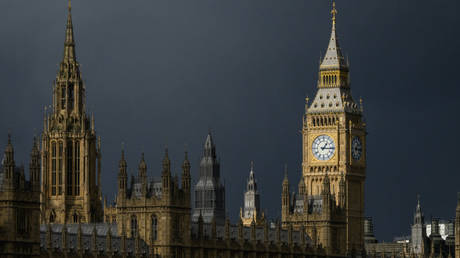 Лондон готовит провокацию с подменой виновного, предупреждает СВР