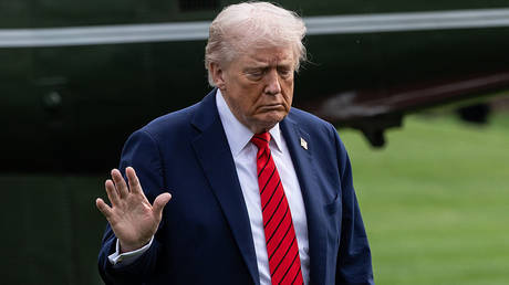 Новый Удар в Торговой Войне: Тарифы на Китайские Товары