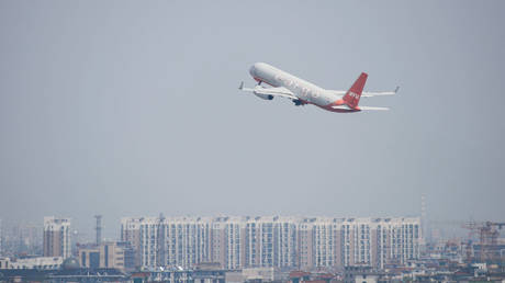 США грозят запретом: Китай предупреждает о последствиях ограничений на полёты через Россию