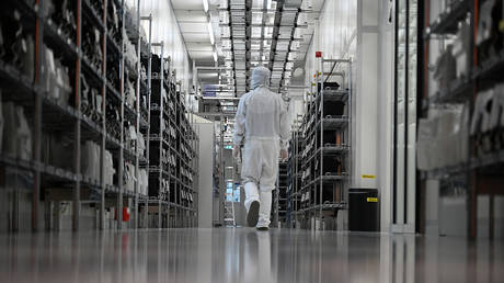 Нидерланды берут под контроль компании по производству чипов Amid Global Trade Tensions