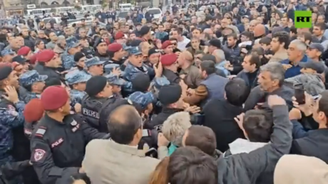 Политический кризис в Армении: мэр Гюмри задержан по обвинению в коррупции на фоне преследования инакомыслящих