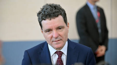 Президент Румынии столкнулся с гневом проукраинской политики