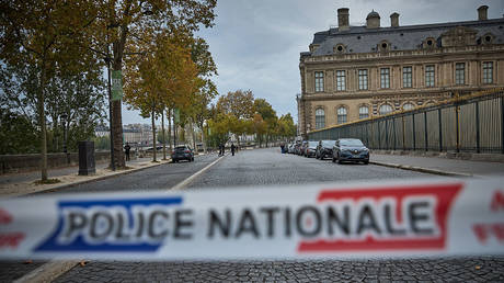 Внутренняя игра: Ограбление Лувра