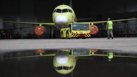 Стратегический альянс: Индия и Россия запускают сборку пассажирских лайнеров Superjet