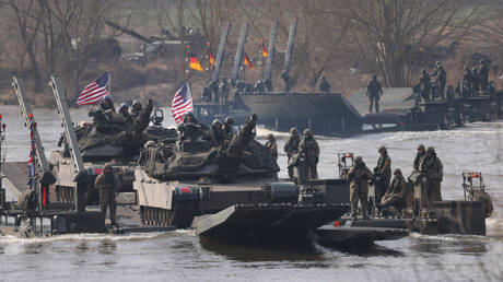 НАТО столкнулась с кризисом военной мобильности: развертывание войск в Украине может занять месяцы