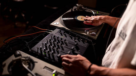 В Одессе полиция устроила рейд в ночном клубе из-за русской песни