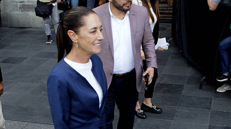 Инцидент в Мексике: Покушение на достоинство. Президент Шейнбаум подверглась нападению и дала ему правовой и политический ответ