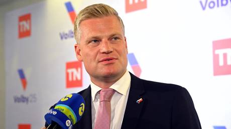 Чехия меняет курс: от военной помощи Украине к дипломатии и защите национальных интересов