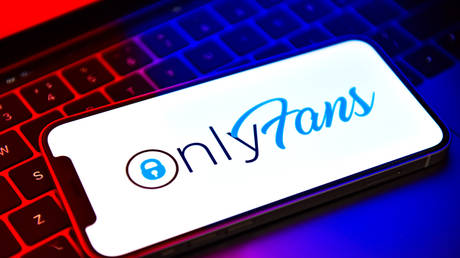 Украина теряет миллионы из-за запрета на порно: OnlyFans-модели уходят в тень