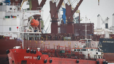 Индия наращивает импорт российской нефти, игнорируя санкции США