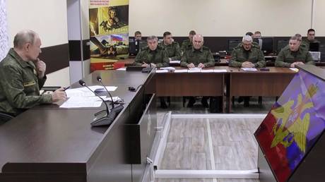 Герасимов: украинские военные готовы сдаться, но командиры грозят им расстрелом