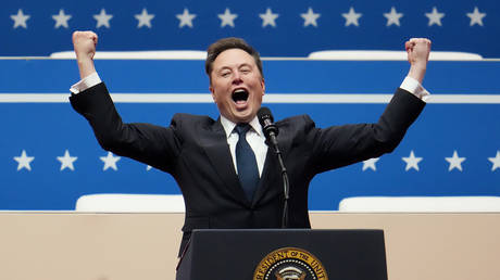 Искусственная лесть: ИИ Grok от Илона Маска принялся неумеренно восхвалять своего создателя