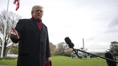 Трамп поставил Зеленскому ультиматум: «Соглашайся на мирный план или воюй в одиночку»