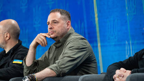 «Меня осквернили»: Внутренний раскол в команде Зеленского после отставки Ермака