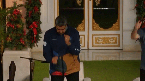 Мадуро танцует под ремикс своих лозунгов на фоне растущей напряженности с США