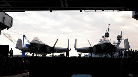 WSJ: США репетируют удары по Венесуэле, Трамп угрожал Мадуро смещением