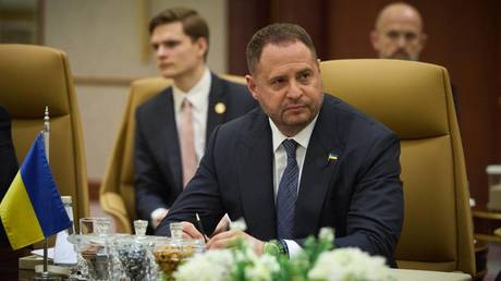 Киев продолжает чистки: Зеленский уволил Ермака из Совбеза и штаба Верховного главнокомандующего