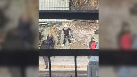 Представитель ТЦК применил газ против женщины с ребенком во время вербовки