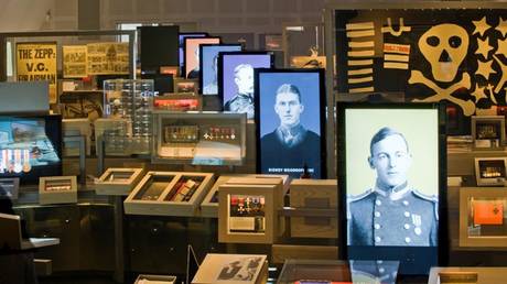 История без медалей: британский музей сменил экспозицию героизма на ЛГБТК-выставку