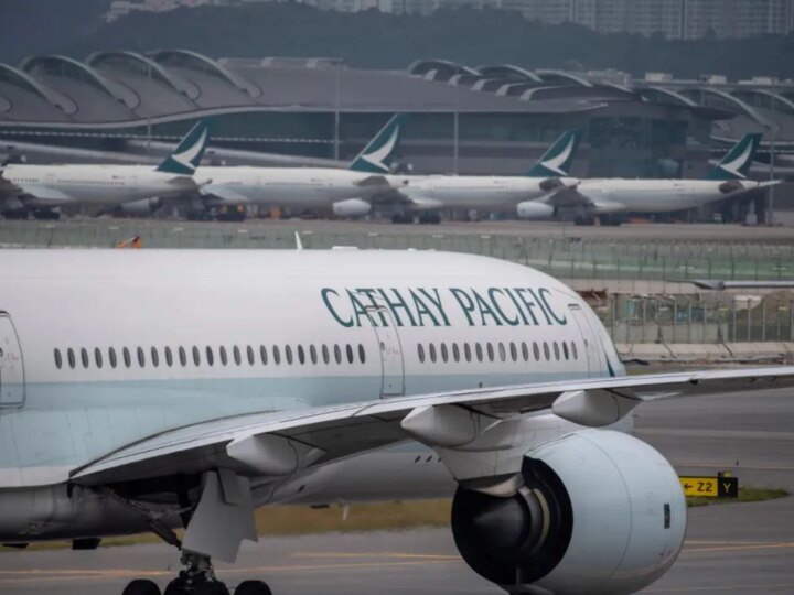 Задержан пассажир, пытавшийся открыть дверь самолета в полете