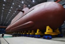 Северная Корея продемонстрировала корпус атомной подлодки: в центре внимания Ким Чен Ын и его дочь