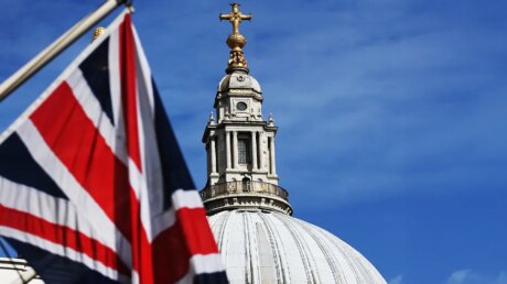 Свобода слова в Британии: учитель уволен за заявление о христианских корнях страны