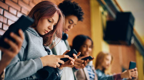 Суд над социальными сетями: Meta, TikTok и YouTube столкнулись с обвинениями в намеренном вреде детям